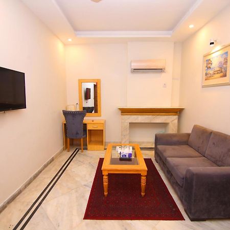 Premier Inn Mall Lahore Exterior foto